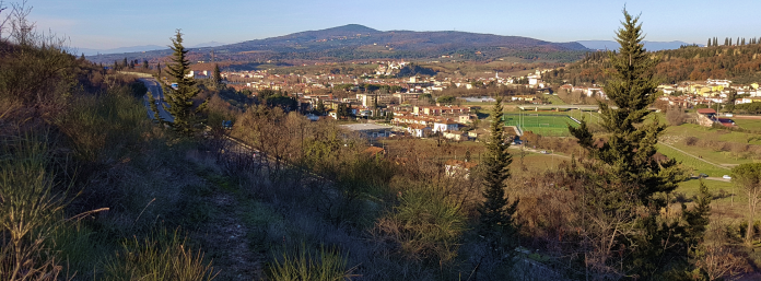 Dal campo è possibile vedere tutta Montelupo e le colline attorno